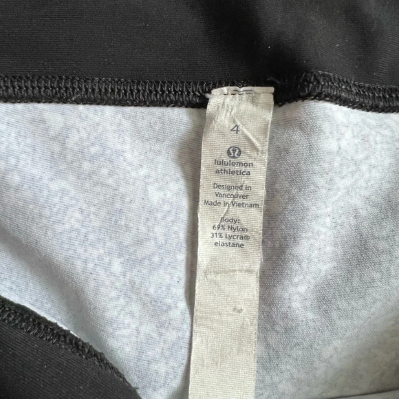 Lululemon Outrun Cropped Legging - Picture 4 of 4